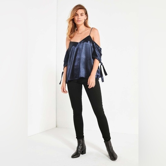 UO Silence + Noise Blue Shiny Cold Shoulder Tie Top - Picture 3 of 14